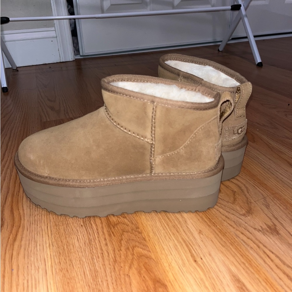 NEW UGG platform ultra mini size 7